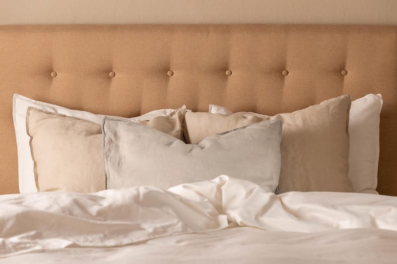 Scarlett Sengepakke 140x200 Lateksmadrass - Knappet gavl Beige - Møbler - Senger - Kontinentalsenger