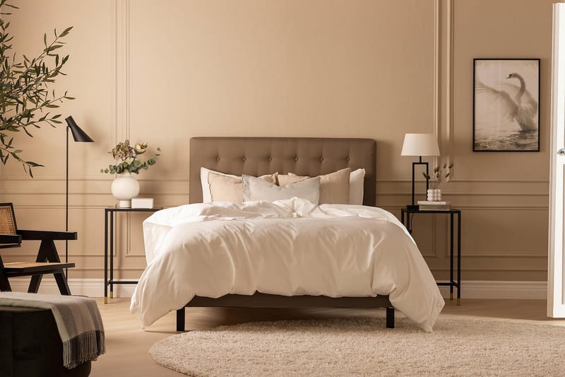 Scarlett Sengepakke 140x200 Lateksmadrass - Knappet gavl Brun - Møbler - Senger - Kontinentalsenger