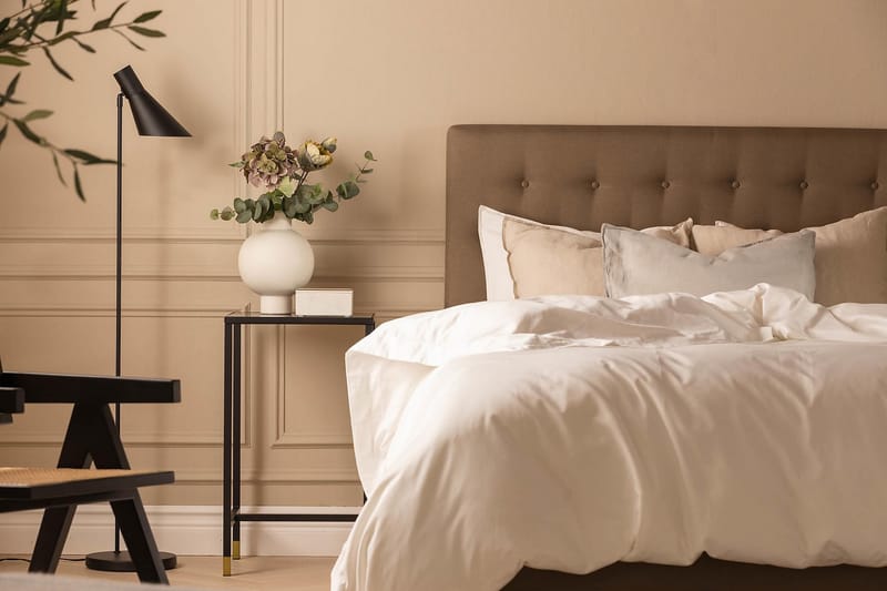 Scarlett Sengepakke 140x200 Lateksmadrass - Knappet gavl Brun - Møbler - Senger - Kontinentalsenger