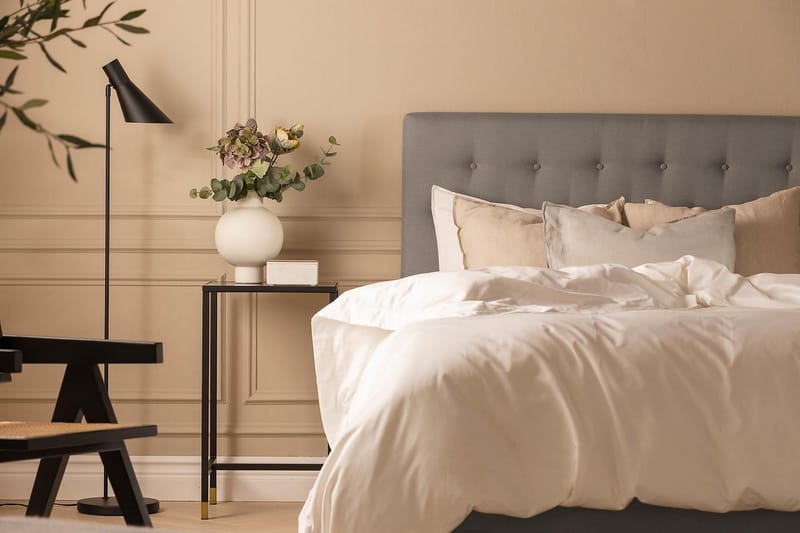 Scarlett Sengepakke 140x200 Lateksmadrass - Knappet gavl Grå - Møbler - Senger - Kontinentalsenger