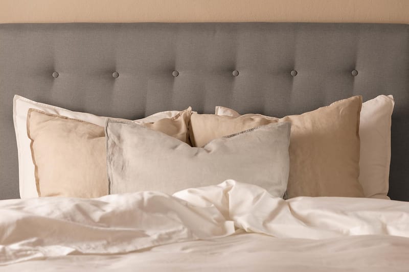 Scarlett Sengepakke 140x200 Lateksmadrass - Knappet gavl Grå - Møbler - Senger - Kontinentalsenger