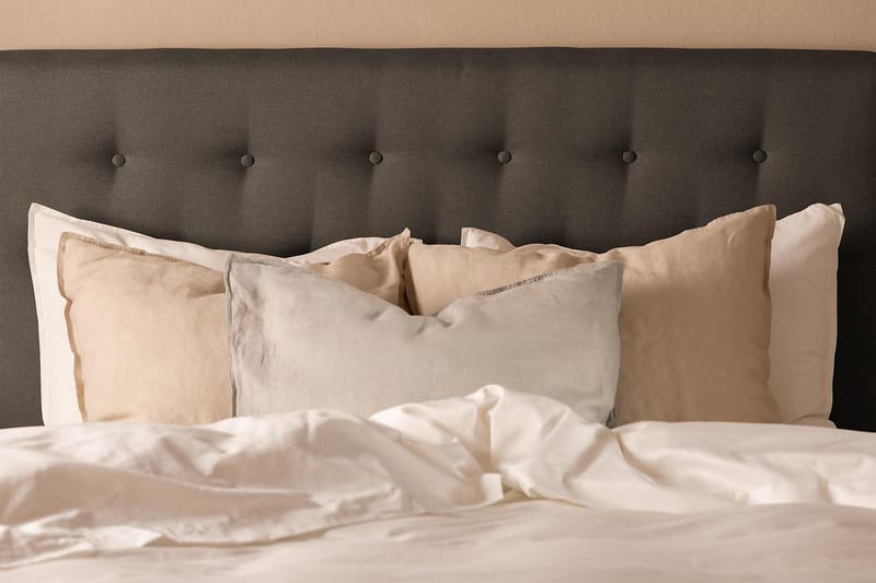 Scarlett Sengepakke 140x200 Lateksmadrass - Knappet gavl Mørkegrå - Møbler - Senger - Kontinentalsenger