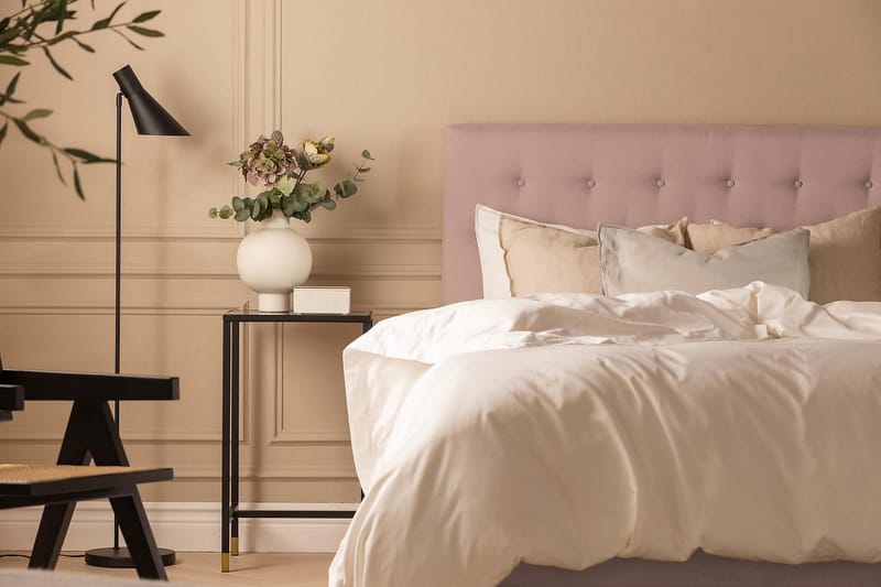 Scarlett Sengepakke 140x200 Lateksmadrass - Knappet gavl Rosa - Møbler - Senger - Kontinentalsenger