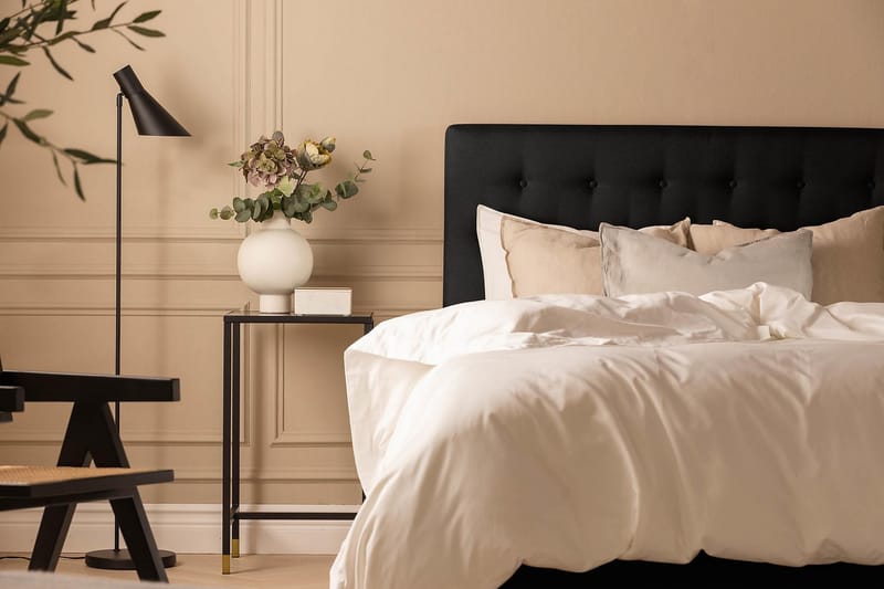 Scarlett Sengepakke 140x200 Lateksmadrass - Knappet gavl Svart - Møbler - Senger - Kontinentalsenger