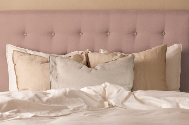 Scarlett Sengepakke 140x200 Skummadrass - Knappet gavl Rosa - Møbler - Senger - Komplett sengepakke
