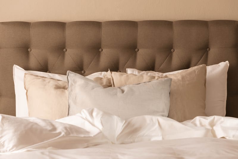 Scarlett Sengepakke 90x200 Skummadrass - Dypheftet gavl Brun - Møbler - Senger - Kontinentalsenger