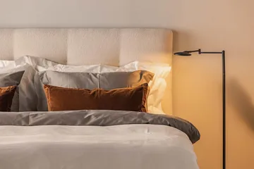 Oslo Luksus Komplett Seng Pakke Kontinentalseng 180x200 cm med sengegavl - Beige / Lys - Møbler - Senger - Kontinentalsenger
