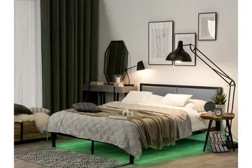 Clamart Sengepakke – Seng 160x200 cm i Stoff med Sengegavl + Overmadrass - Lys Grå - Møbler - Senger - Rammeseng