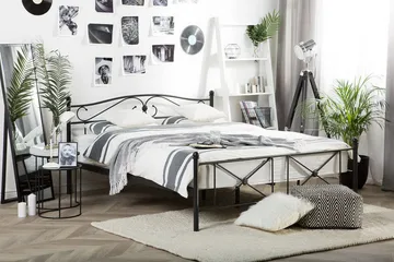 Finnicka Dobbeltseng 140x200 cm - Svart - Møbler - Senger - Sengeramme & sengestamme