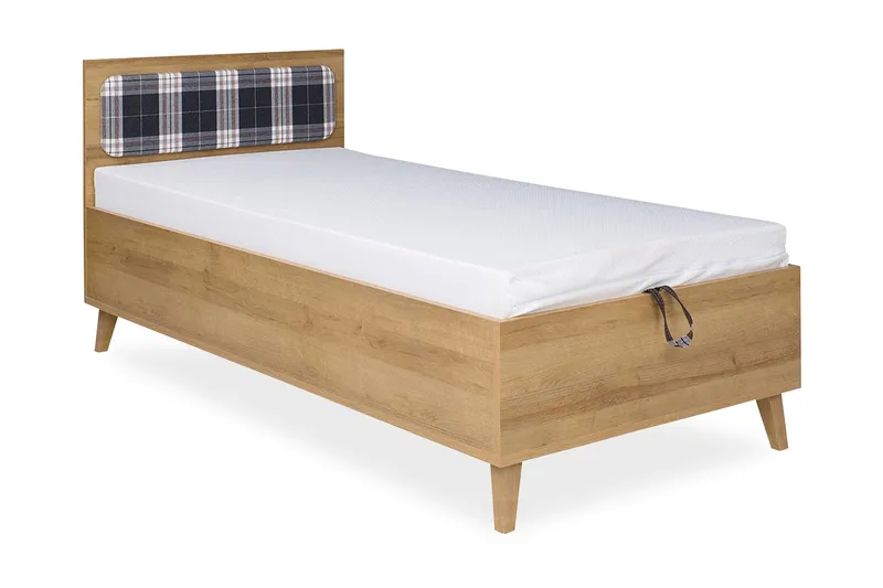 Vintra Rammeseng, Tre