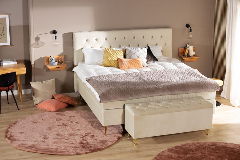 Royal Velvet komplett sengepakke 210x210 cm - Beige med høye gullfargede ben - Møbler - Senger - Komplett sengepakke