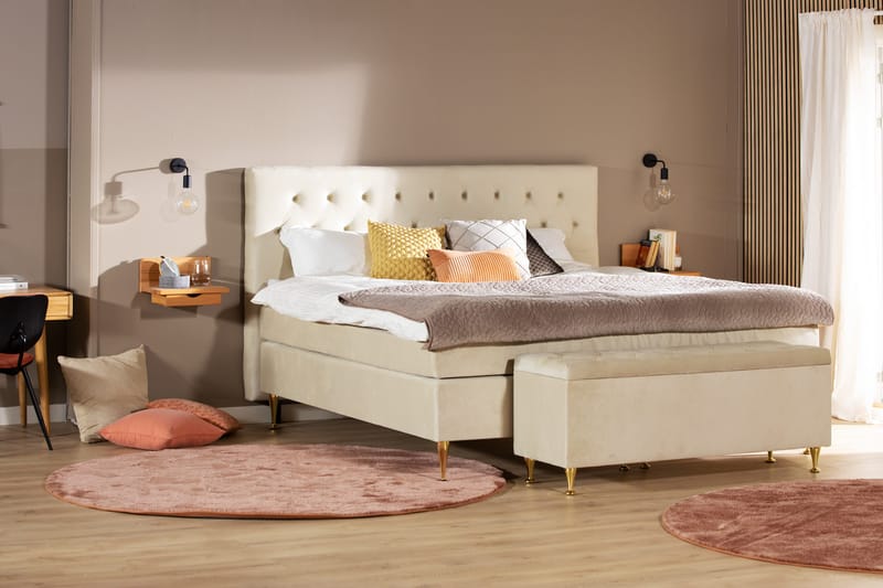 Royal Velvet komplett sengepakke 210x210 cm - Beige med høye gullfargede ben - Møbler - Senger - Komplett sengepakke