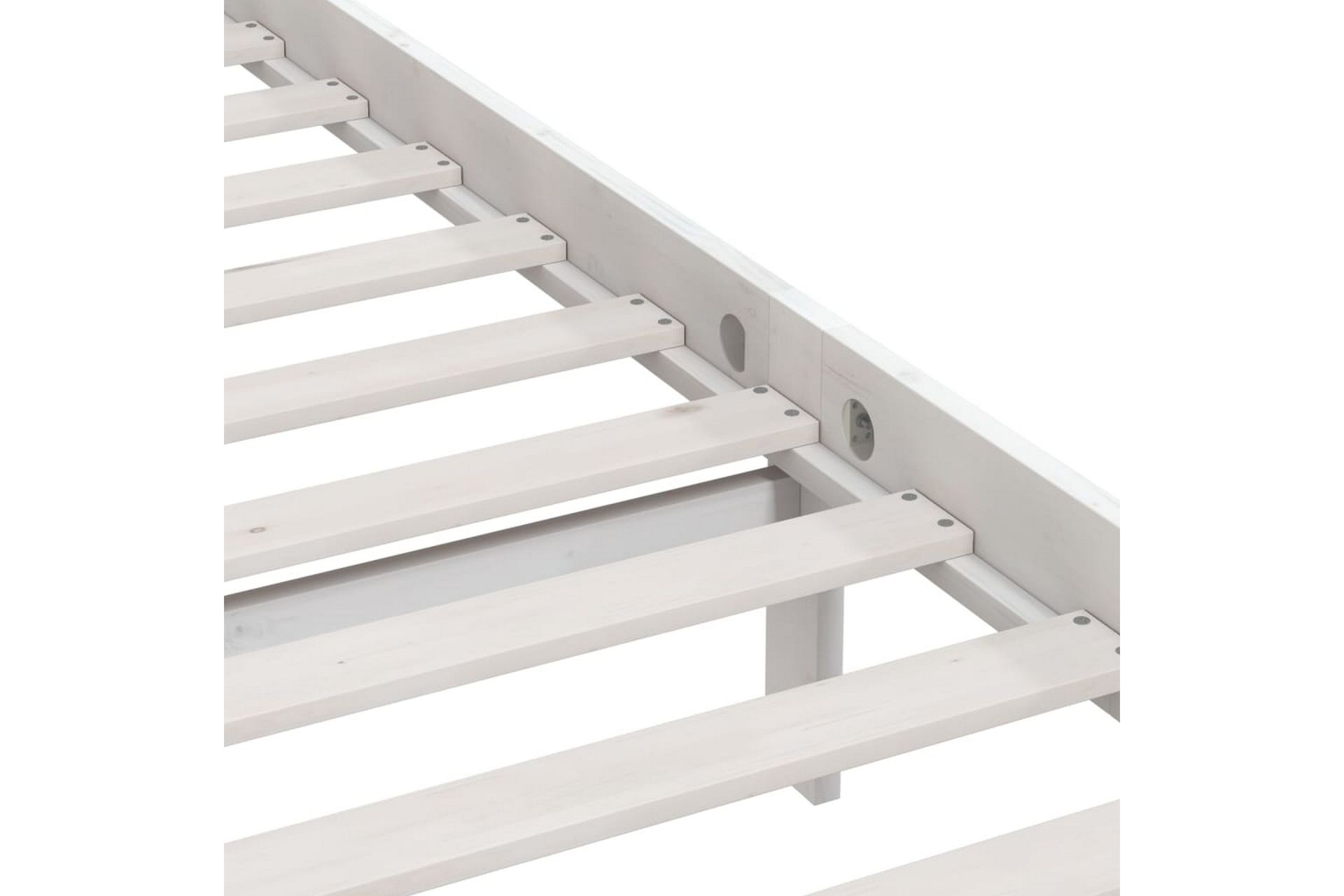 Sengeramme hvit heltre furu 140x200 cm - Hvit - Møbler - Senger - Sengeramme & sengestamme