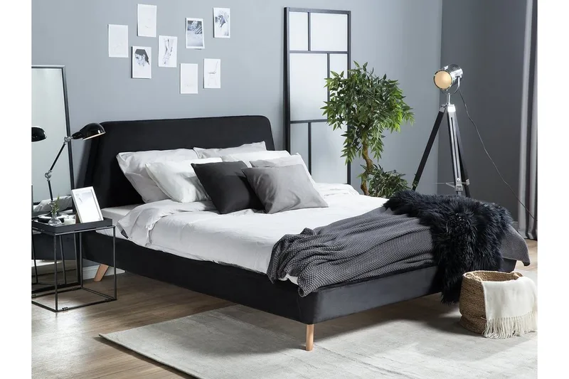 Vienne Sengeramme 180x200 cm i Stoff med Sengegavl og Trebein - Svart - Møbler - Senger - Sengeramme & sengestamme