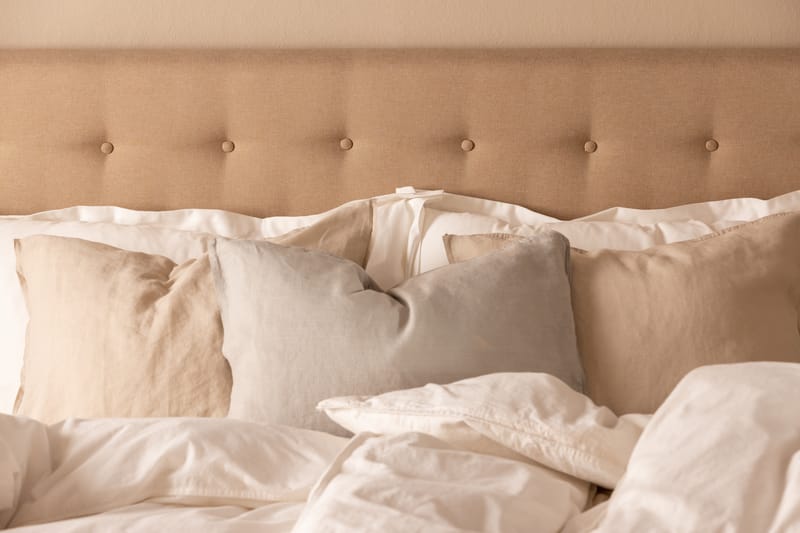 Scarlett Knappet gavl 180 - Beige - Møbler - Senger - Sengetilbehør & sengegavl - Sengegavl