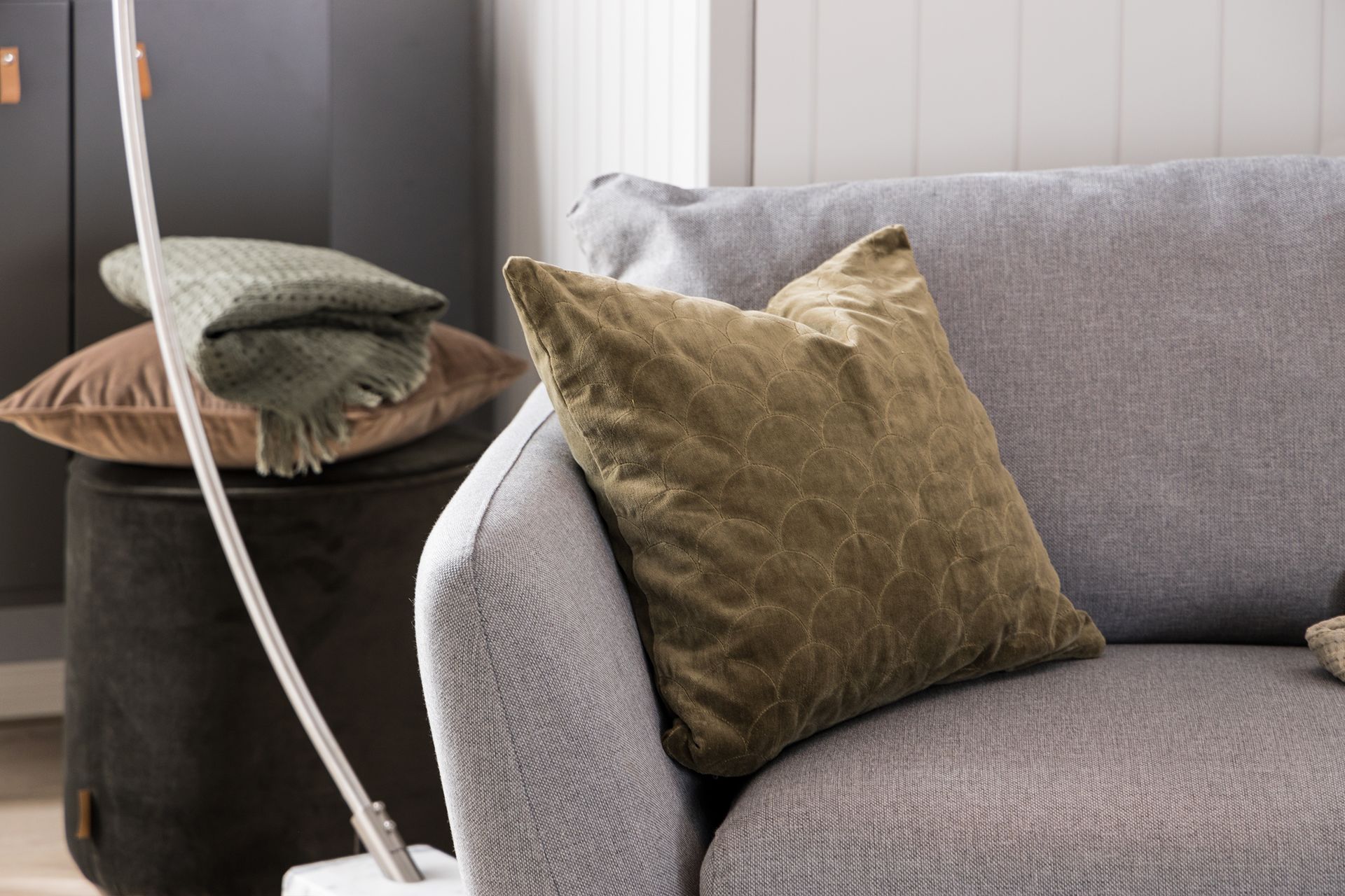 Trend 2-seters Stoffsofa - Grå - Møbler - Sofaer - 2 seter sofa
