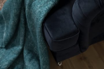 Howard-sofa uten divan og sjeselong Bloomington Howard Classic fløyelssofa 3,5-seter Vera 4, Blå fløyel - Møbler - Sofaer - Sofa 3 seter