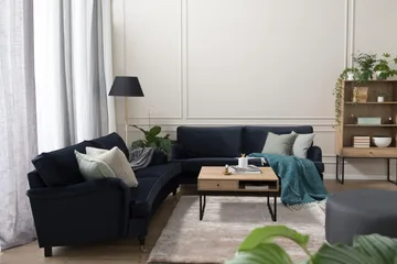 Howard-sofa uten divan og sjeselong Bloomington Howard Classic fløyelssofa 3,5-seter Vera 4, Blå fløyel - Møbler - Sofaer - Sofa 3 seter