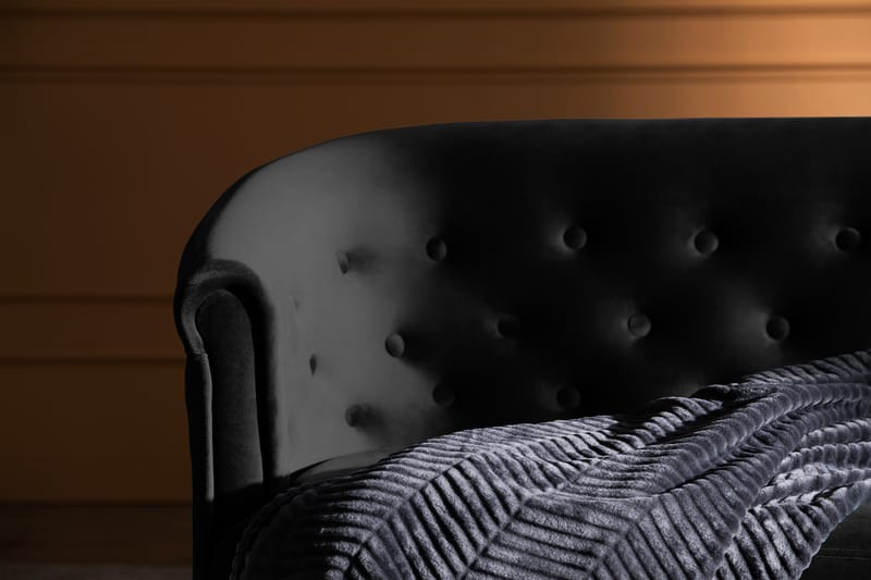 Dahlia Siss Sofa Fløyel - Svart - Møbler - Sofaer - Howard sofa