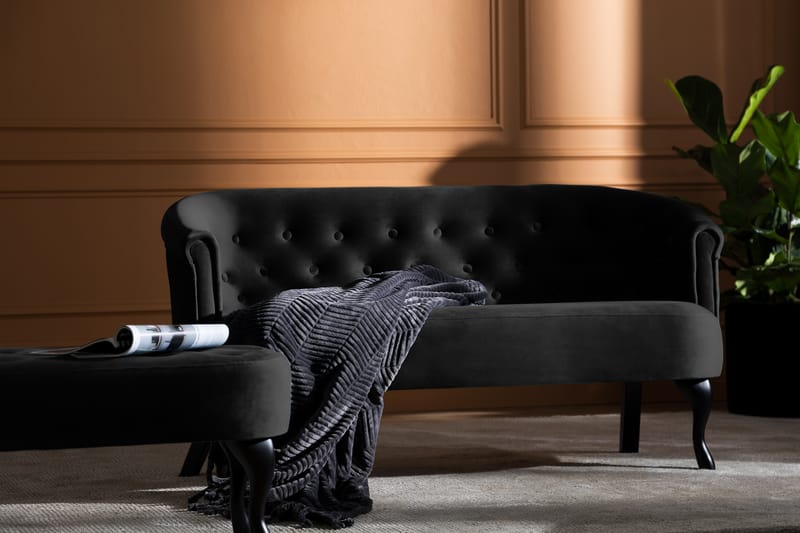 Dahlia Siss Sofa Fløyel - Svart - Møbler - Sofaer - Howard sofa