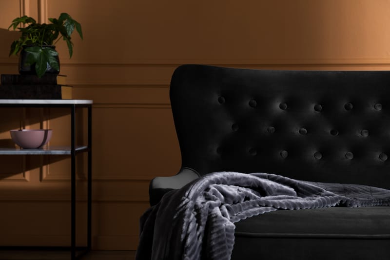 Dahlia Sofa Fløyel - Svart - Møbler - Sofaer - Howard sofa