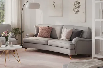 Howard Lyx 3-seters Svunget Stoffsofa - Lys grå - Møbler - Sofaer - Howard sofa