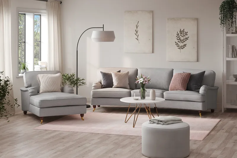 Howard Lyx 4-seters Svunget Stoffsofa - Lys grå - Møbler - Sofaer - Howard sofa