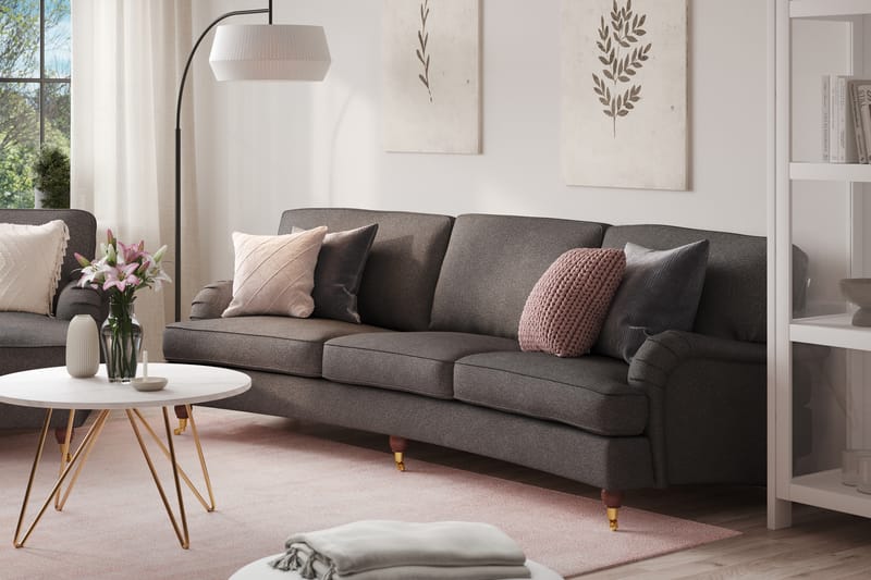 Howard Lyx 4-seters Svunget Stoffsofa - Mørk grå - Møbler - Sofaer - Howard sofa