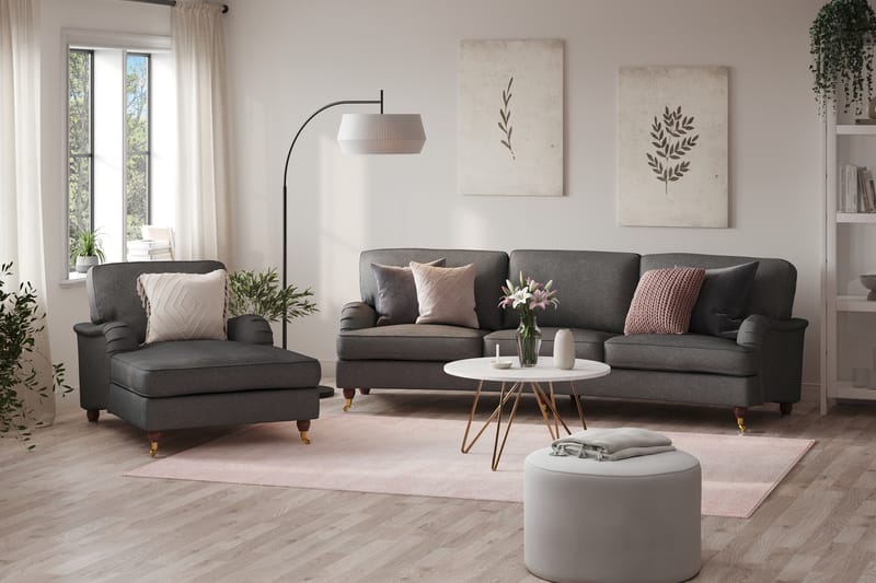 Howard Lyx 4-seters Svunget Stoffsofa - Mørk grå - Møbler - Sofaer - Howard sofa