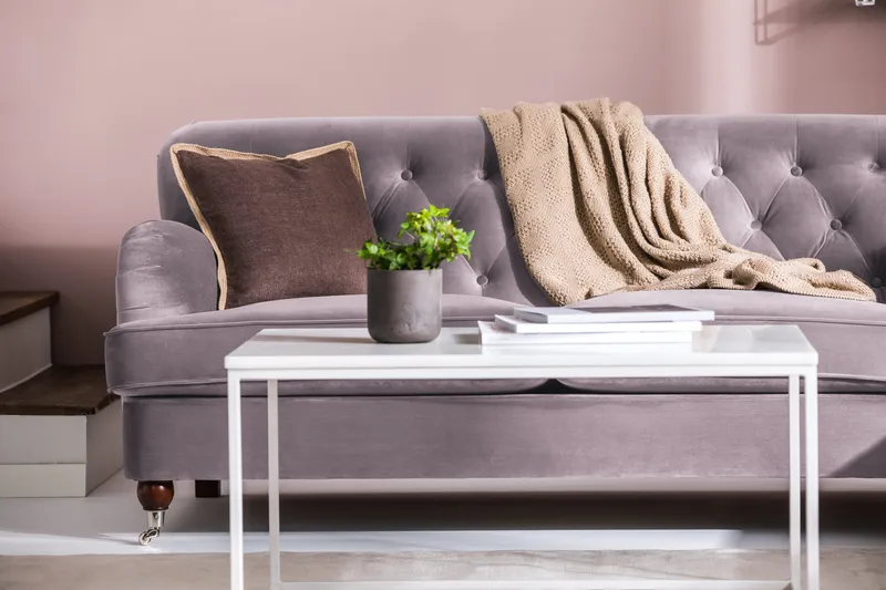 Howard Riviera 2-seters Fløyelssofa - Lilla - Møbler - Sofaer - Howard sofa