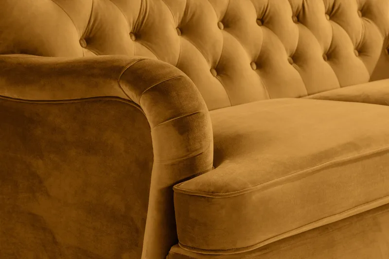 Howard Riviera 2-seters Fløyelssofa - Mørk gul - Møbler - Sofaer - Howard sofa