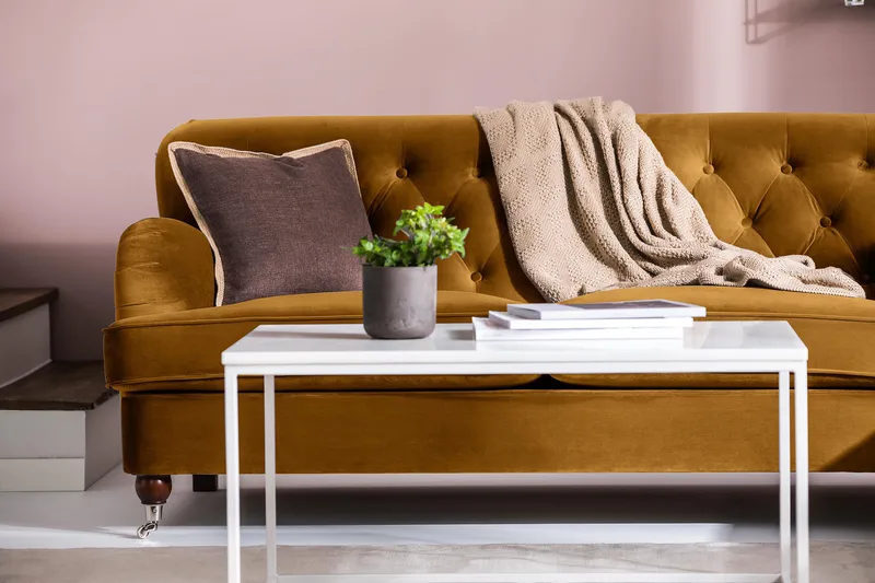 Howard Riviera 3-seters Fløyelssofa - Mørk gul - Møbler - Sofaer - Howard sofa