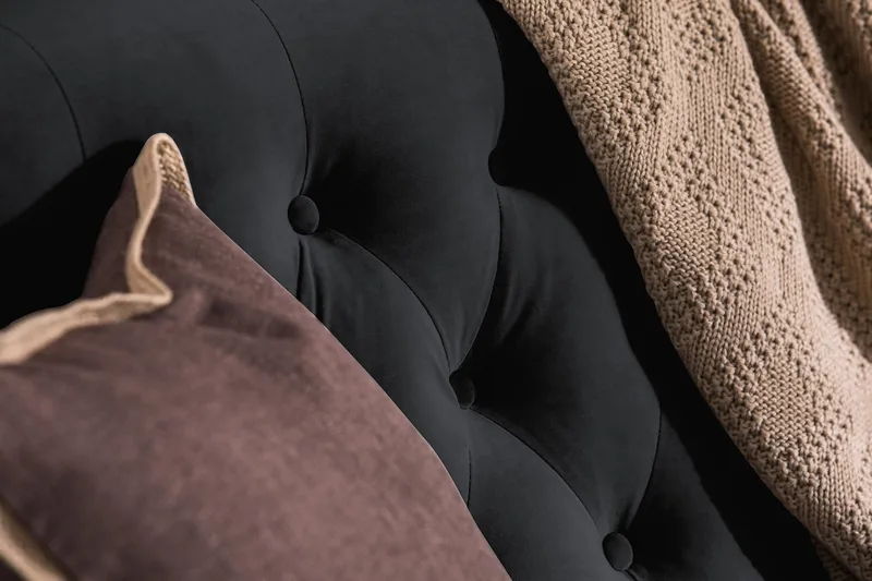 Howard Riviera 3-seters Fløyelssofa - Svart - Møbler - Sofaer - Howard sofa