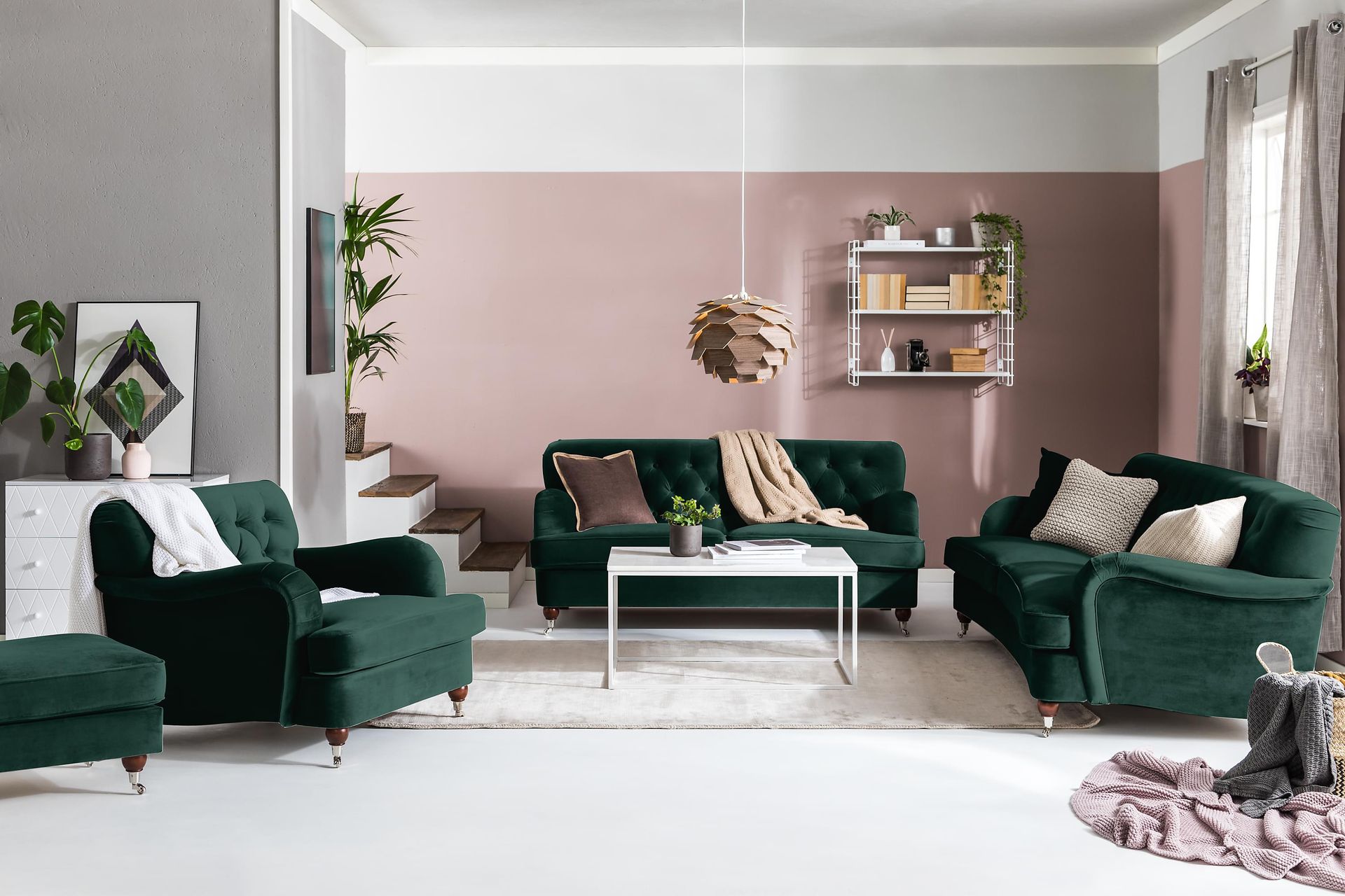 Howard Riviera 3-seters Svingt Fløyelssofa - Grønn - Møbler - Sofaer - Howard sofa