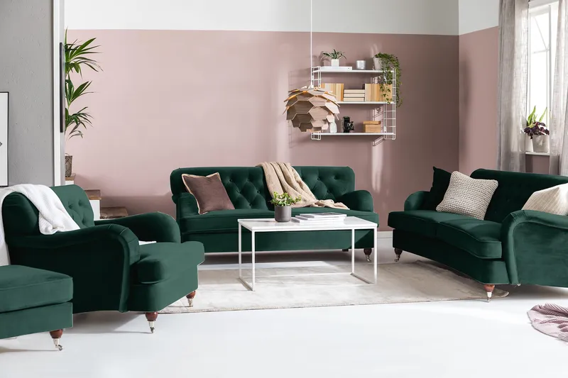 Howard Riviera 3-seters Svingt Fløyelssofa - Grønn - Møbler - Sofaer - Howard sofa