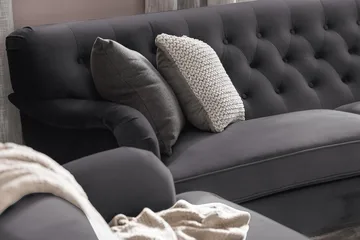 Howard Riviera 3-seters Svingt Fløyelssofa - Mørk grå - Møbler - Sofaer - Howard sofa