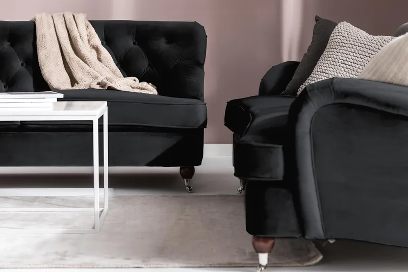 Howard Riviera 3-seters Svingt Fløyelssofa - Svart - Møbler - Sofaer - Howard sofa