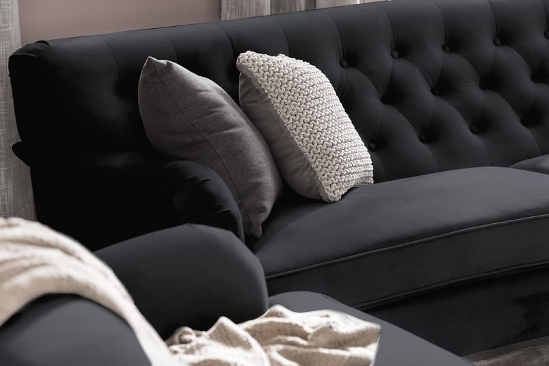 Howard Riviera 3-seters Svingt Fløyelssofa - Svart - Møbler - Sofaer - Howard sofa