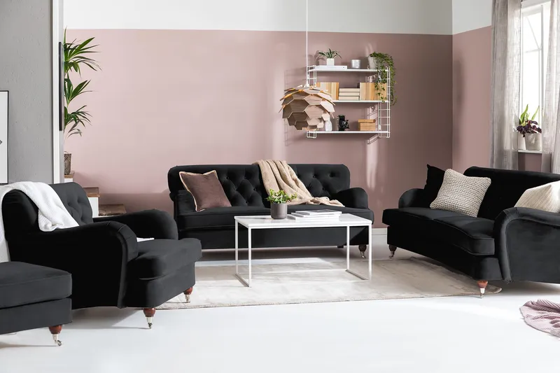 Howard Riviera 3-seters Svingt Fløyelssofa - Svart - Møbler - Sofaer - Howard sofa