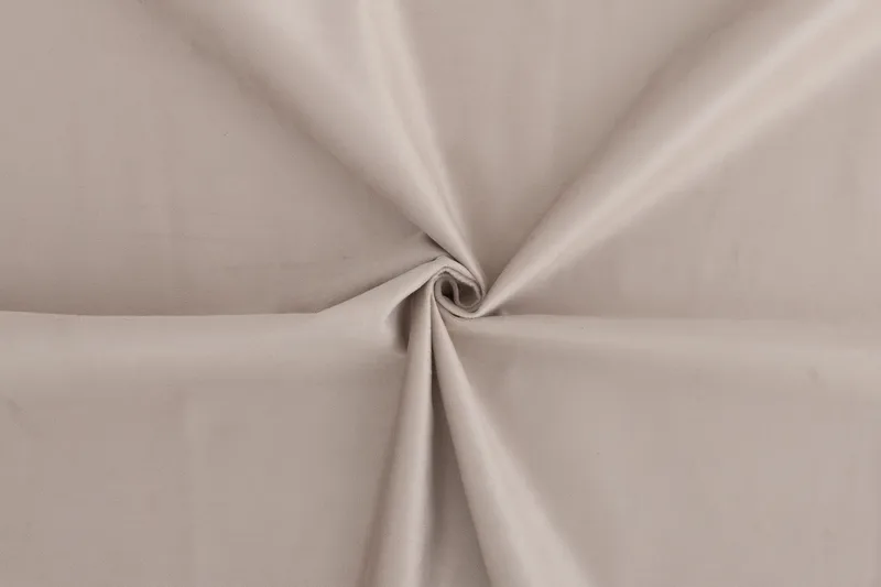 Peppe 4-seters Høyrevendt L-formet Sjeselongsofa i Manchester - Beige - Møbler - Sofaer - Sofa med sjeselong