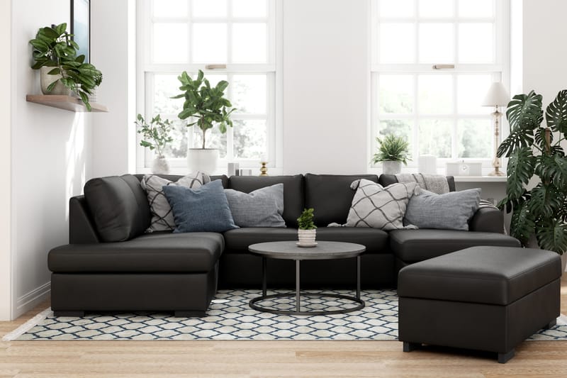 Porto 4-seters Venstrevendt U-formet Sofa med Divan og Sjeselong + Fotskammel i Kunstlær - Svart - Møbler - Sofaer - Skinnsofaer