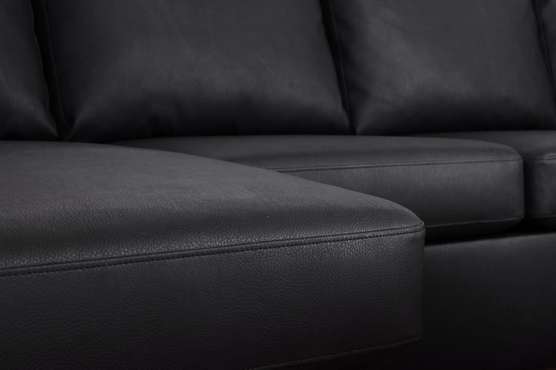 Porto 4-seters Venstrevendt U-formet Sofa med Divan og Sjeselong i Kunstskinn - Svart - Møbler - Sofaer - Skinnsofaer