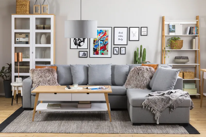 Crazy 4-seters Høyrevendt L-formet Sjeselongsofa i Stoff inkl. Pynteputer - Grå - Møbler - Sofaer - Sofa med sjeselong