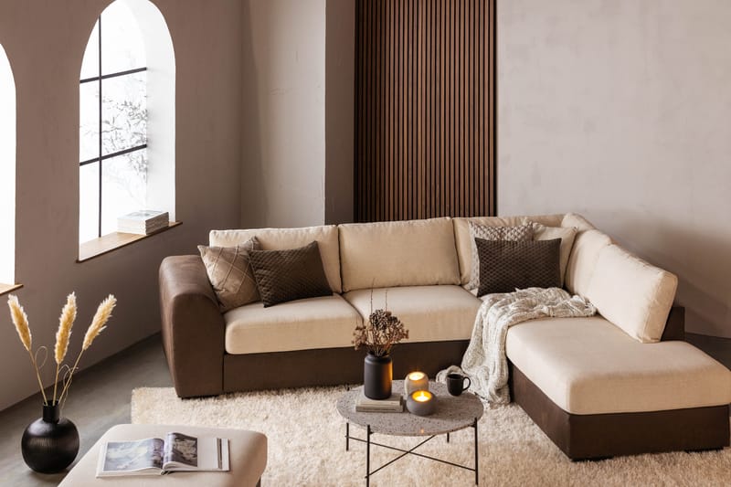 Cuba 4-seters Høyrevendt L-formet Sjeselongsofa i Kunstlær/Stoff - Brun / Beige - Møbler - Sofaer - Sofa med sjeselong