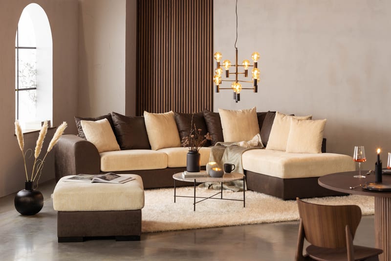 Cuba 4-seters Høyrevendt L-formet Sjeselongsofa i Manchester/Kunstlær inkl. Pynteputer - Brun / Beige - Møbler - Sofaer - Sofa med sjeselong