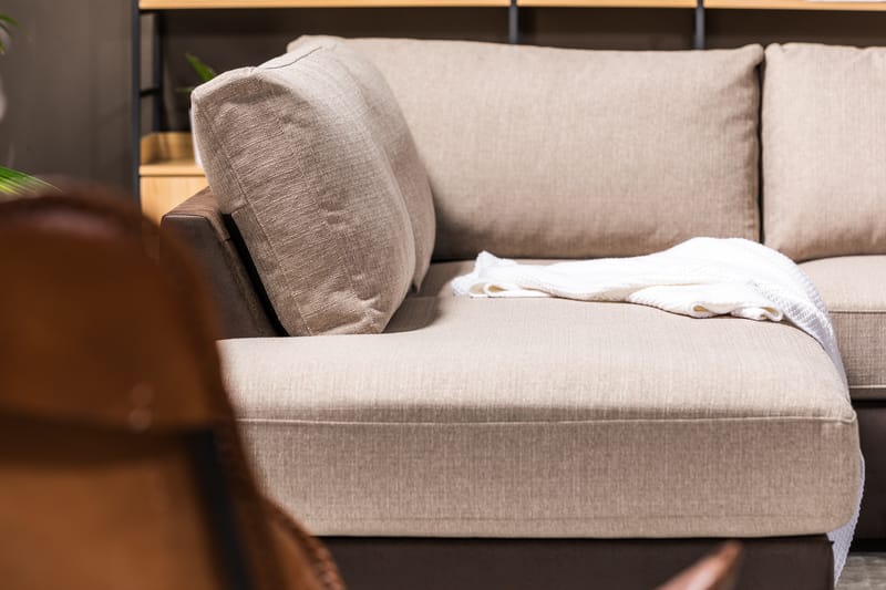Cuba 4-seters Venstrevendt L-formet Sjeselongsofa i Kunstlær/Stoff - Brun / Beige - Møbler - Sofaer - Sofa med sjeselong
