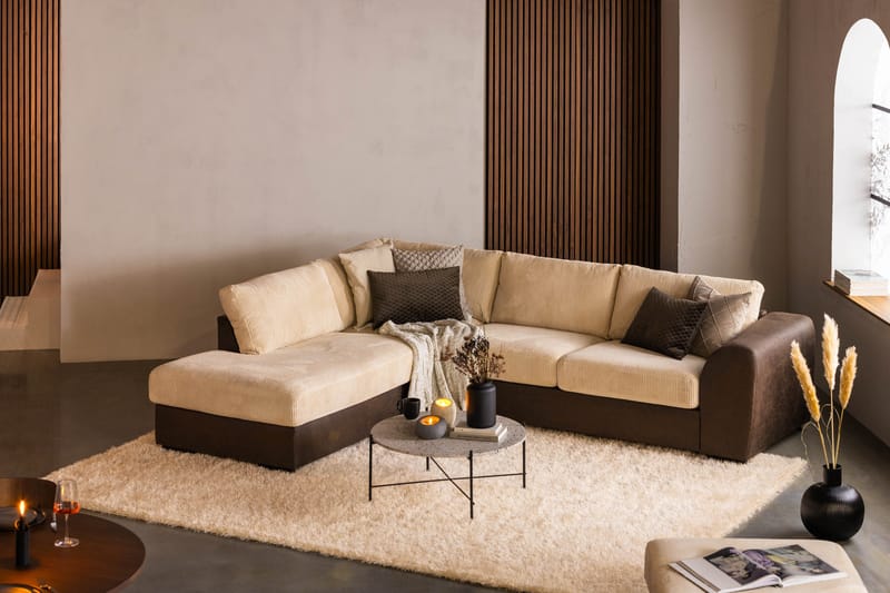 Cuba 4-seters Venstrevendt L-formet Sjeselongsofa i Manchester/Kunstlær - Brun / Beige - Møbler - Sofaer - Sofa med sjeselong