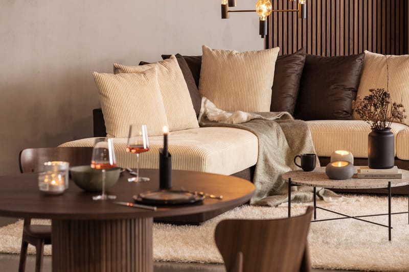 Cuba 4-seters Venstrevendt L-formet Sjeselongsofa i Manchester/Kunstlær inkl. Pynteputer - Brun / Beige - Møbler - Sofaer - Sofa med sjeselong