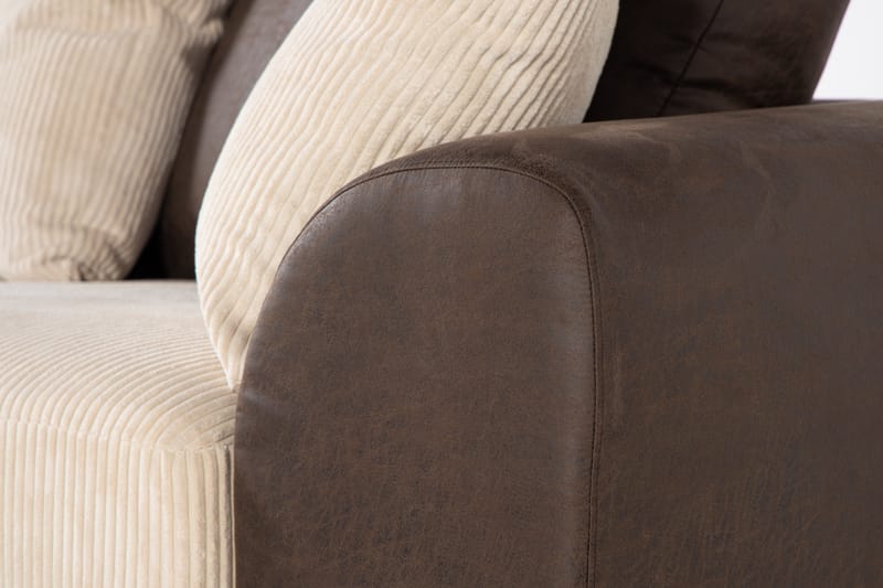 Cuba 4-seters Venstrevendt L-formet Sjeselongsofa i Manchester/Kunstlær inkl. Pynteputer - Brun / Beige - Møbler - Sofaer - Sofa med sjeselong