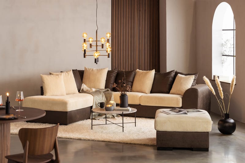 Cuba 4-seters Venstrevendt L-formet Sjeselongsofa i Manchester/Kunstlær inkl. Pynteputer - Brun / Beige - Møbler - Sofaer - Sofa med sjeselong